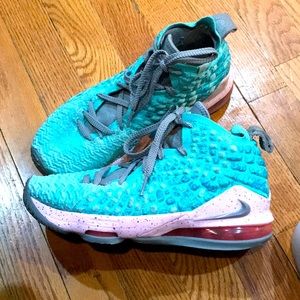 Nike Lebron 17 Youth Basketball Shoes, size 5